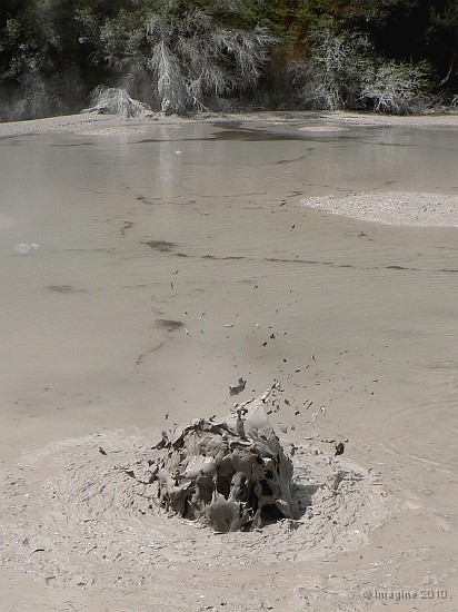 6.58- Explosion de boue.JPG